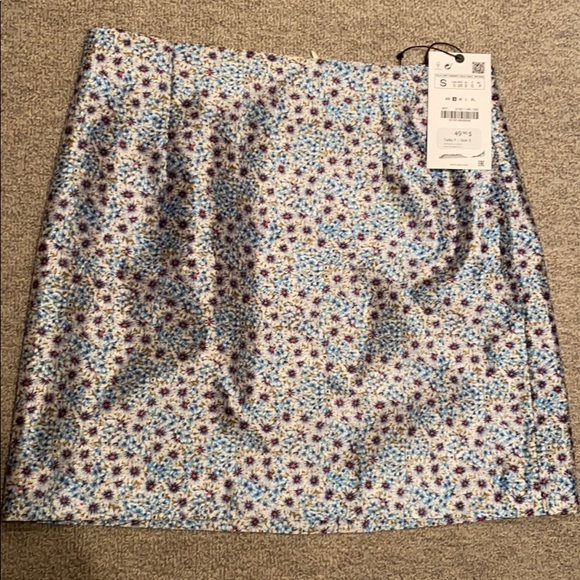 Floral skirt - Picture 3 of 4